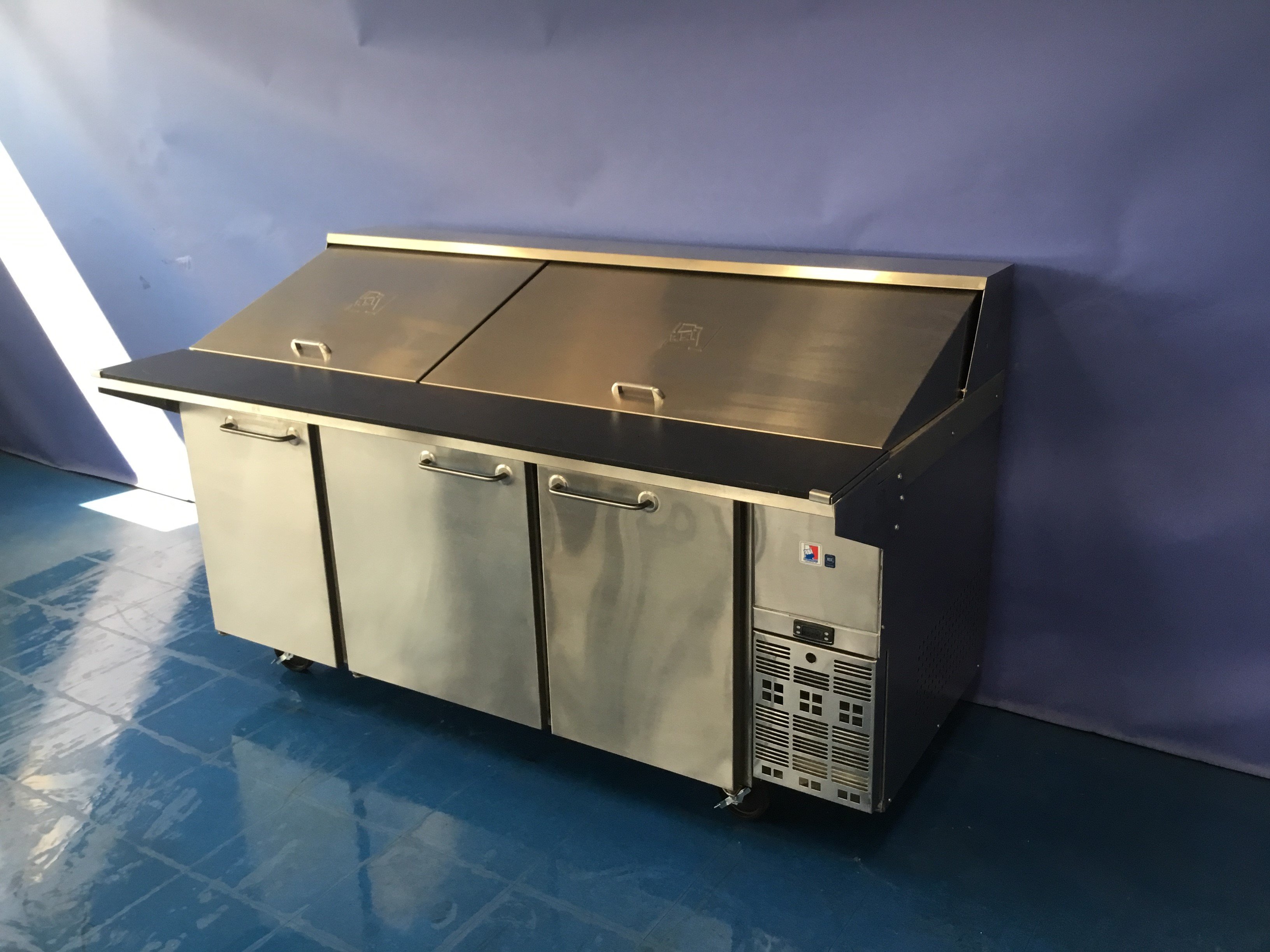 COMMERCIAL SERIES - REFRIGERATED BASE - MEGA TOP w/Drawers