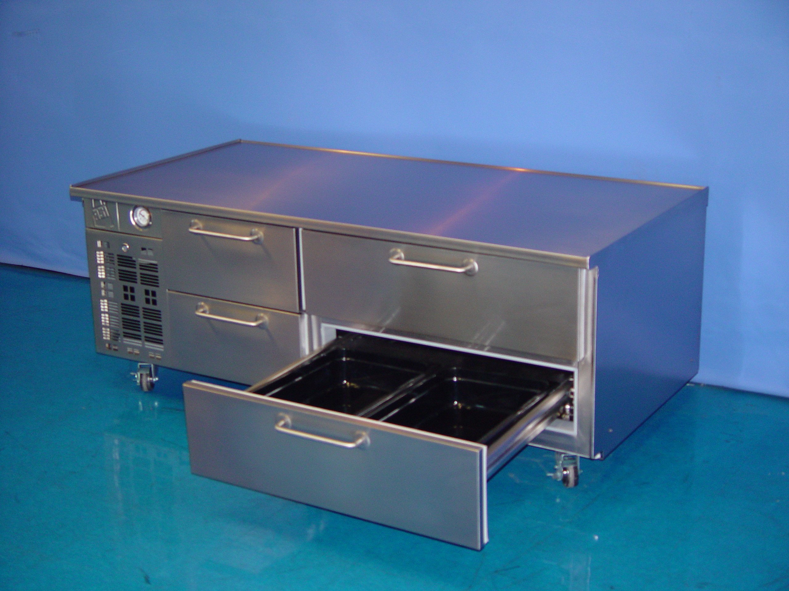 REFRIGERATED EQUIPMENT BASE (LOW BOY) - SELF CONTAINED